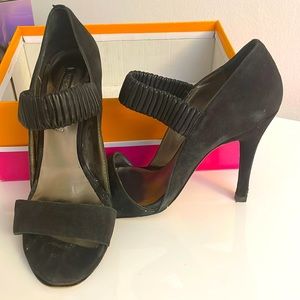 BCBG Maxazira suede hills size 7